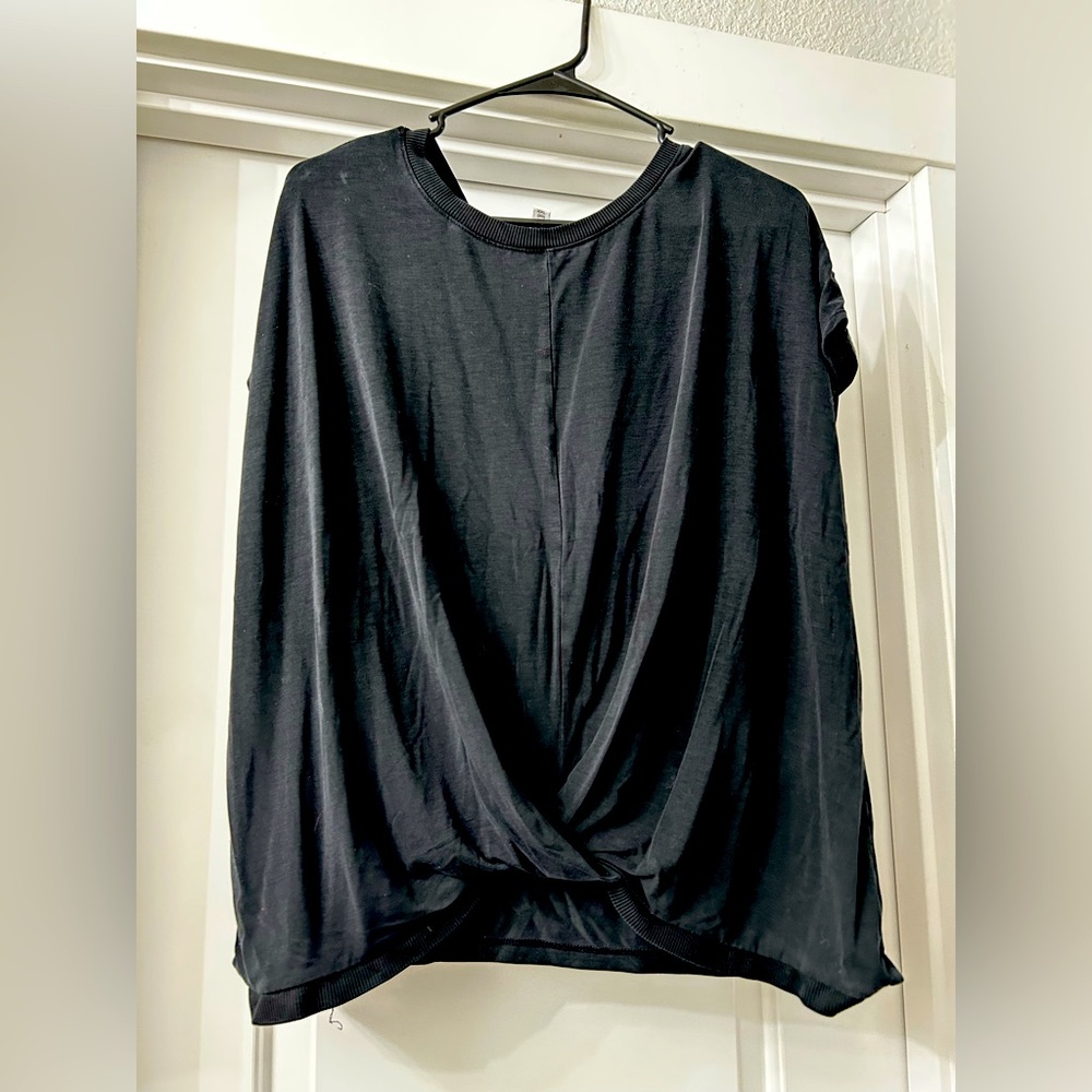 Black time and true t shirt with criss cross detail in the front. Size XXL.